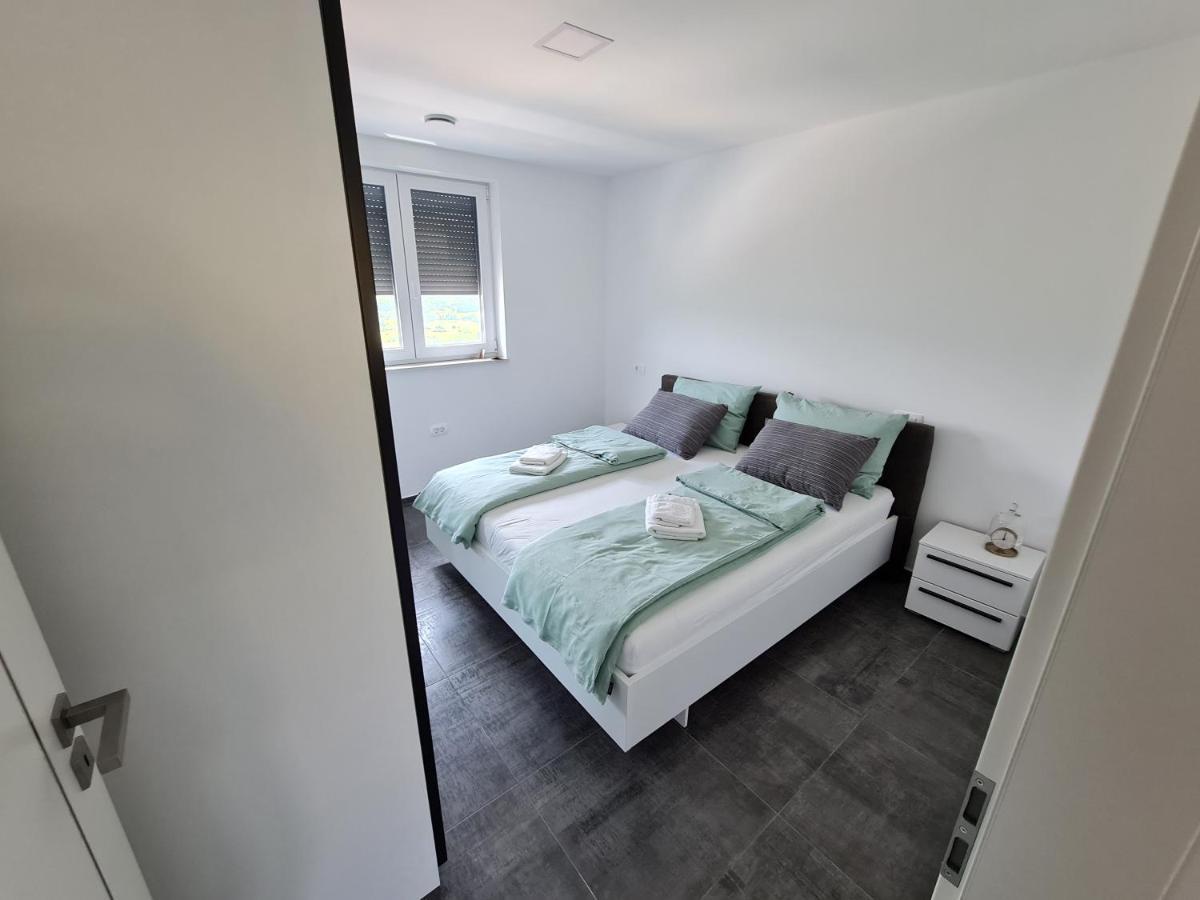 Villa Capris Apartments Koper Exteriör bild